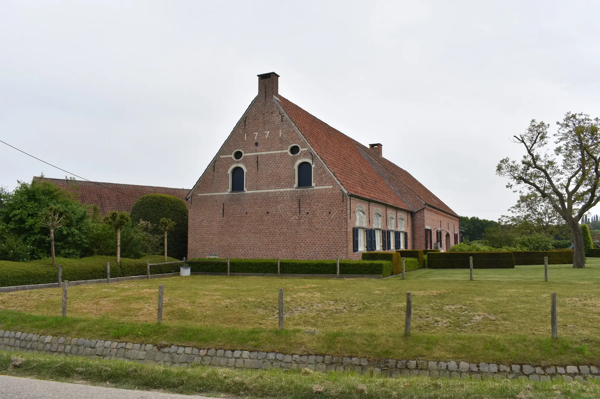 Vlaamse hoeve in het avondlicht