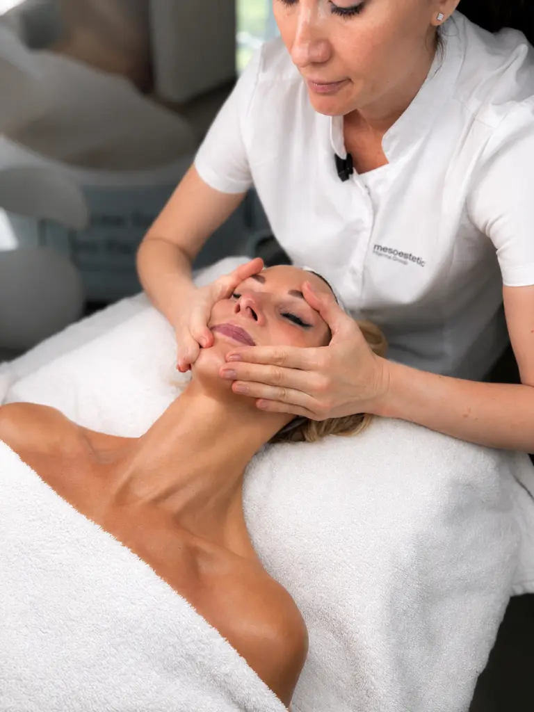 VIP Face Massage bij Nash Glow
