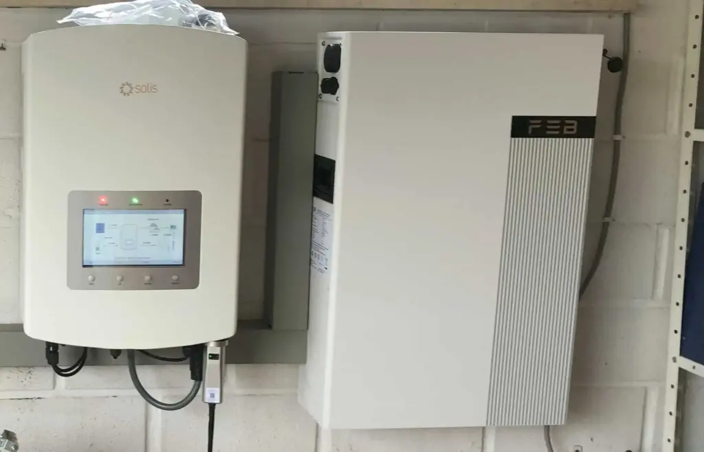 Solis hybride omvormer met FEB thuisbatterij in Tielt-Winge, geïnstalleerd door SFelek